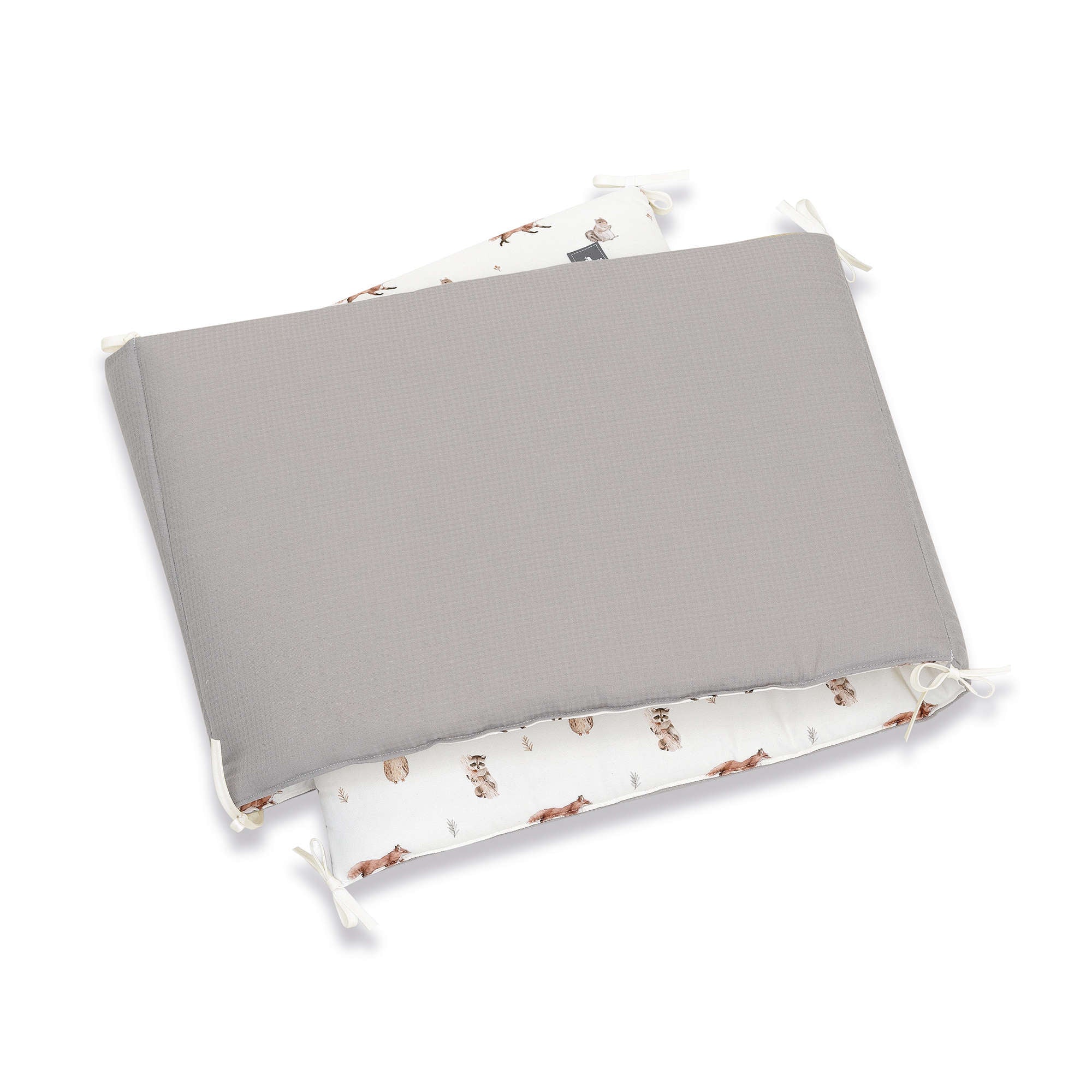 Protector cuna 60x120 cm (reversible) estampado bosque · Taiga 607-148