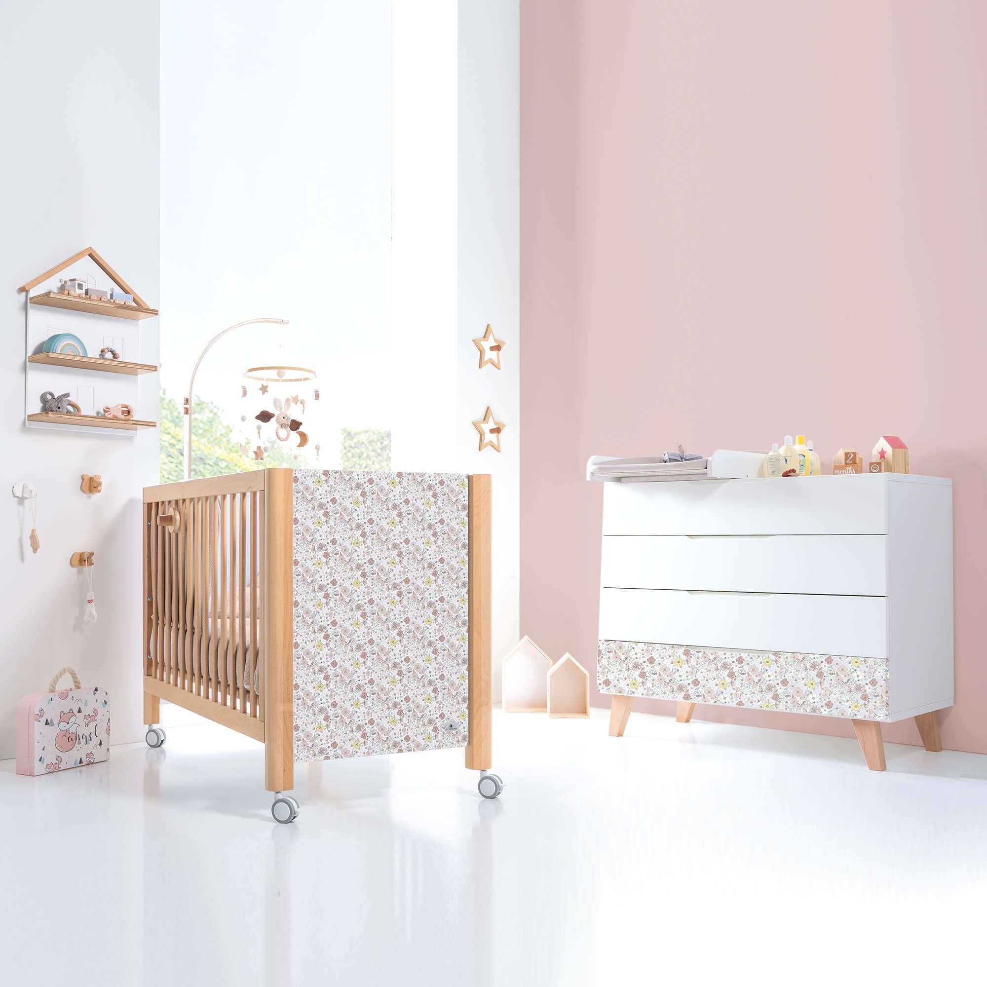 Cuna 60x120 cm madera con vinilo flores rosa · Ombra Liberty C167V-M9577-132