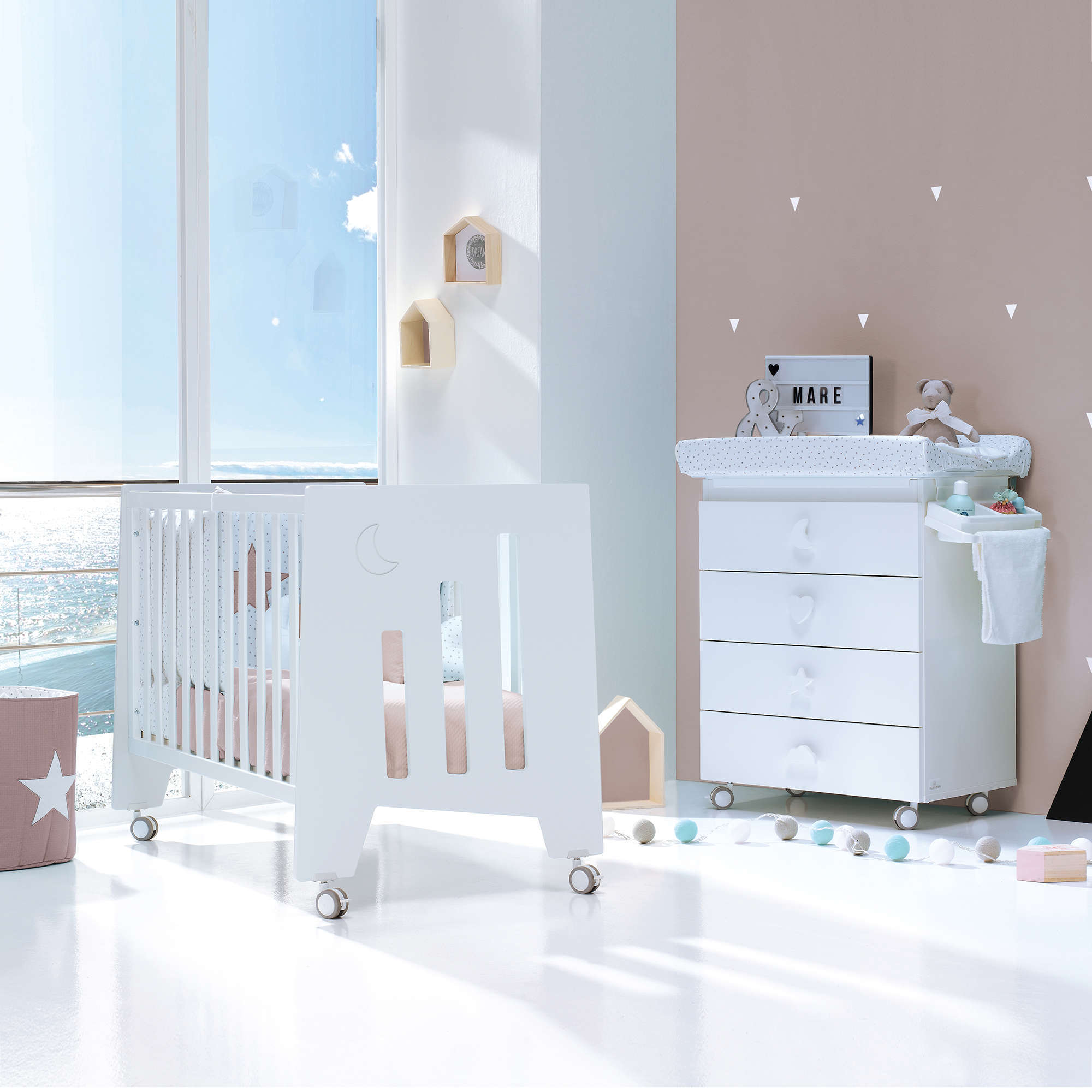 Cuna colecho OMNI blanca con bañera cambiador lacado blanco mate