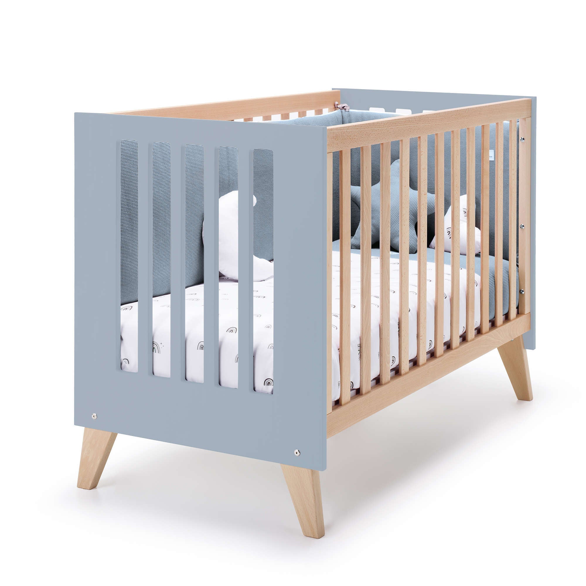 Habitación infantil en blanco, madera y azul · Lifestyle Blu denim