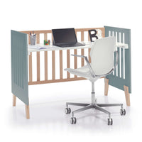 etapa de escritorio de la cuna evolutiva Nexor hecha de madera