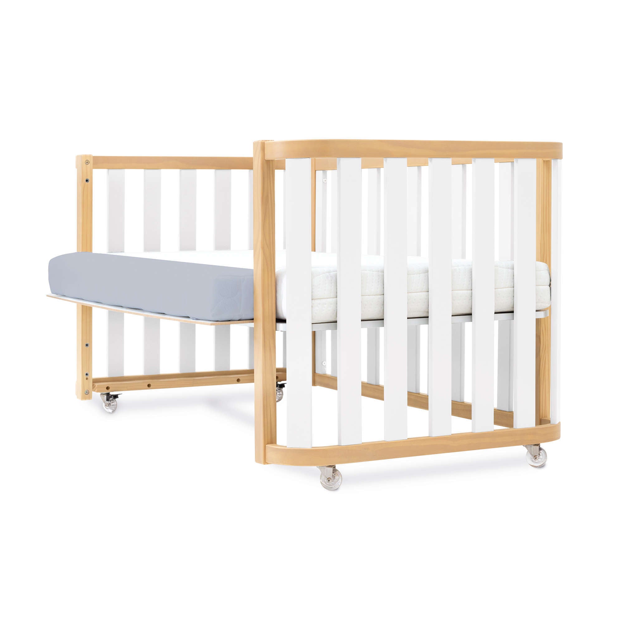 Cuna grande con ruedas para practicar colecho, en blanco y madera
