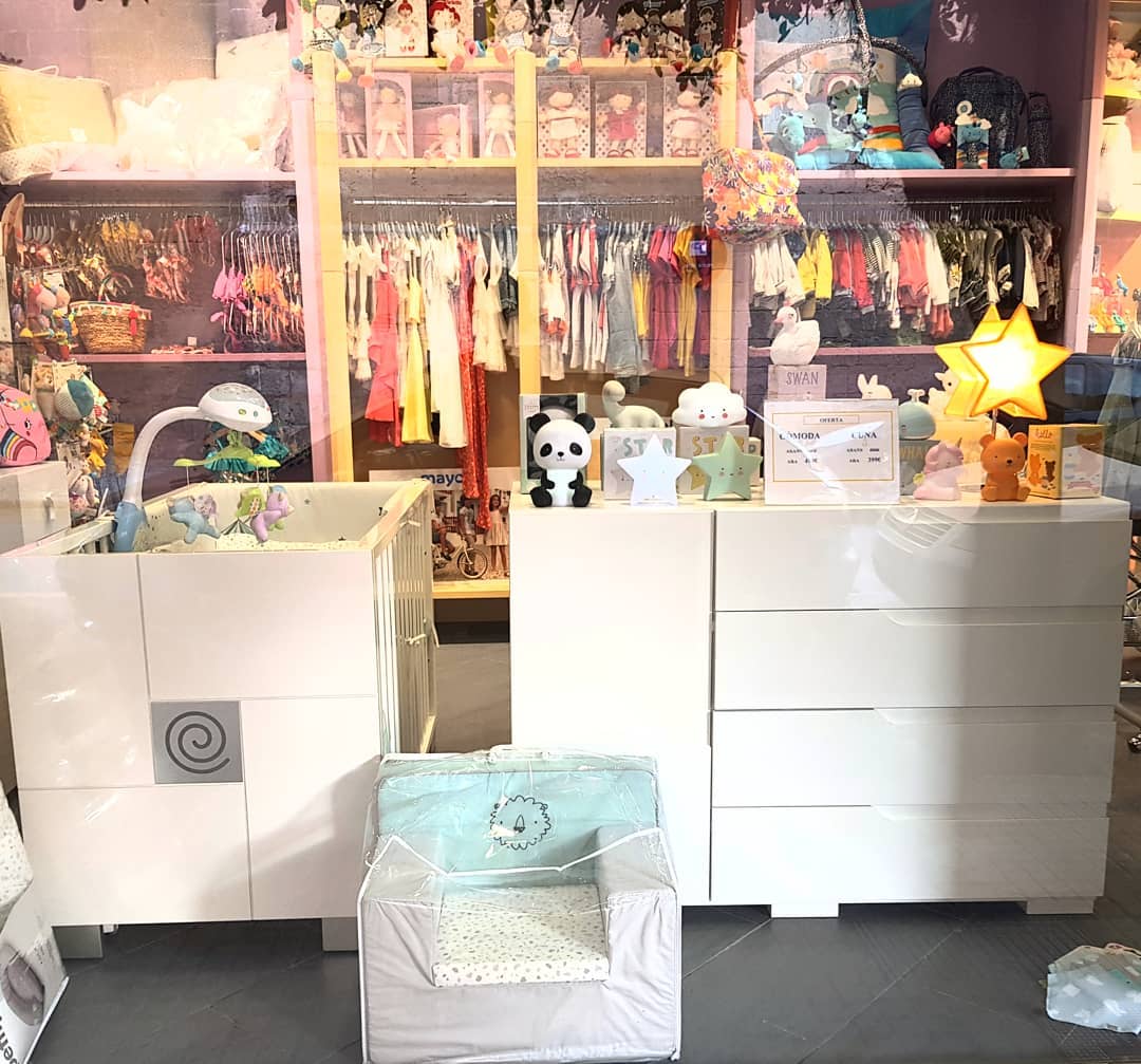 Muestra de productos de Alondra en la tienda Colorins