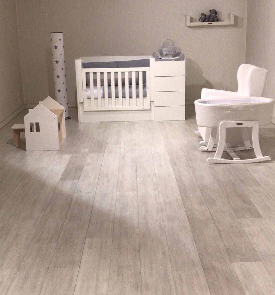 Exposición de cuna y sillón de Alondra en Motta Baby