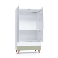 Armario infantil nórdico de 110 cm con patas de madera · Lifestyle