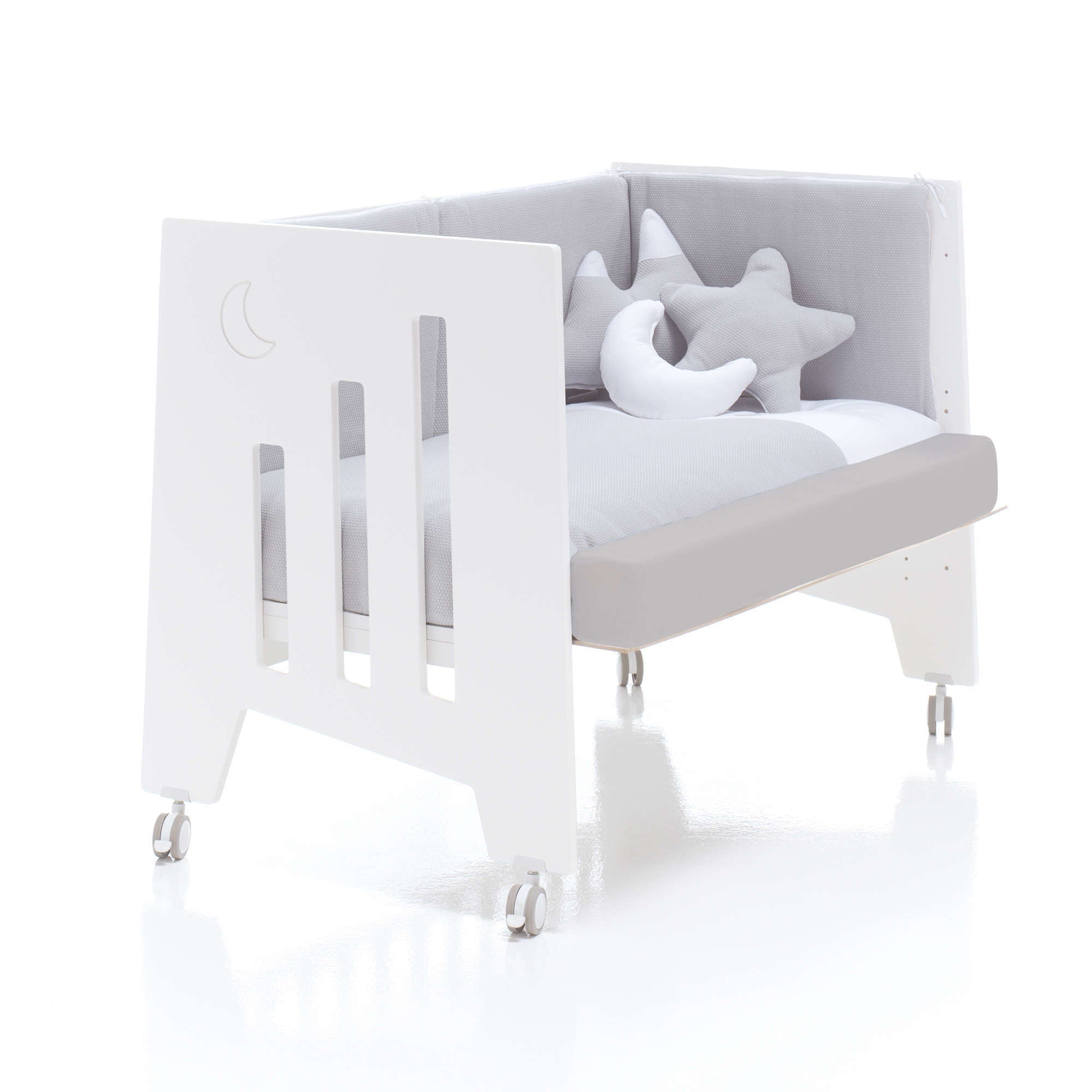 Cuna colecho OMNI blanca 60x120 con suplmento de espuma y cojines decorativos color verde agua