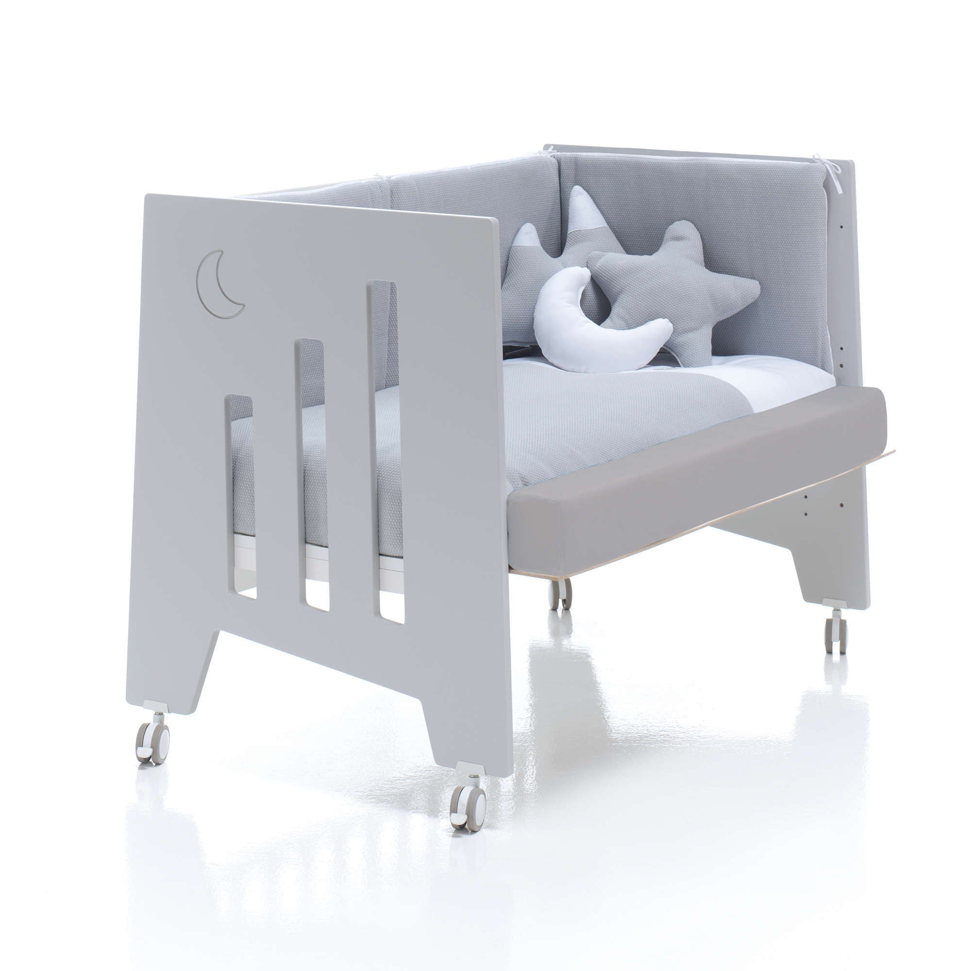 Cuna OMNI convertible en 5 etapas con kit colecho y suplemento de espuma